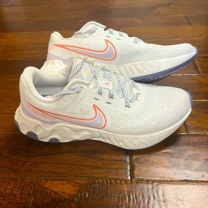 NWT Women’s size 7.5 Nike renew ride 2